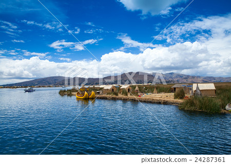 Totora boat on the Titicaca lake near Puno, Peru 24287361