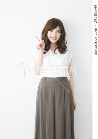 年輕的女士 年輕的女士 24288944