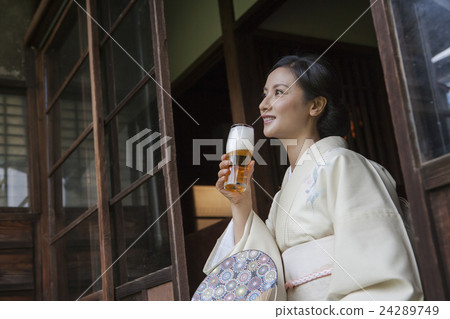 Kimono Beauty and Beer Kimono Beauty and Beer 24289749