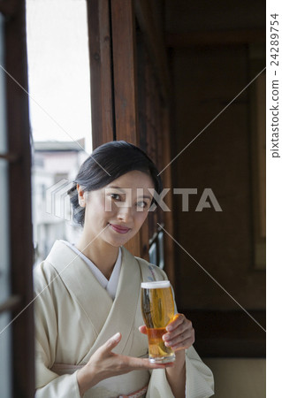 和服美容和啤酒 24289754