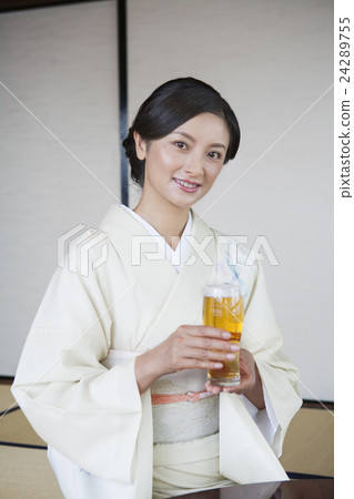 Kimono Beauty and Beer 24289755