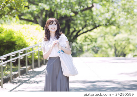 年輕的女士 年輕的女士 24290599