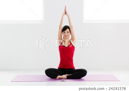 Women who do yoga 24291576