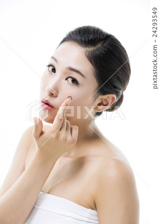 Beautiful Asian Woman / Beauty Concept.jpg 24293549