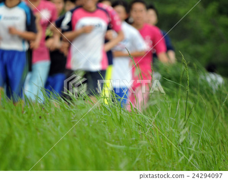 Running on a riverbed 24294097