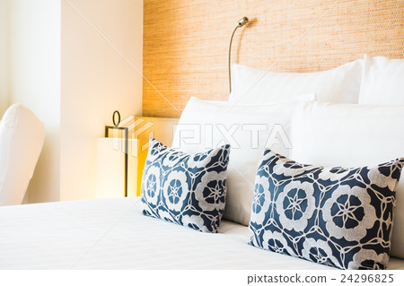 White pillow 24296825