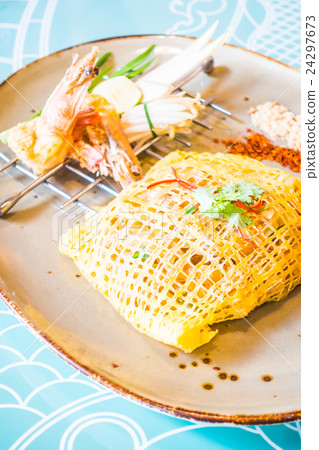 Pad thai noodles 24297673