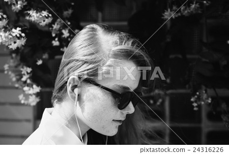 Summer Listening Chilling Connection Audio Concept 24316226