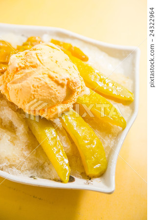 Carambola Juice & Yongfu ice cream 24322964