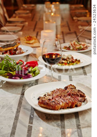 L'IDIOT RESTAURANT 24323634