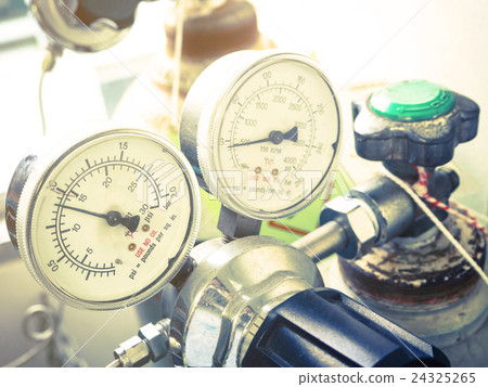 Pressure guage for gas in laboratory 24325265