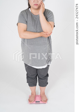 一個胖女人在規模上思考 24327474