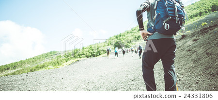 爬山時的形象 24331806