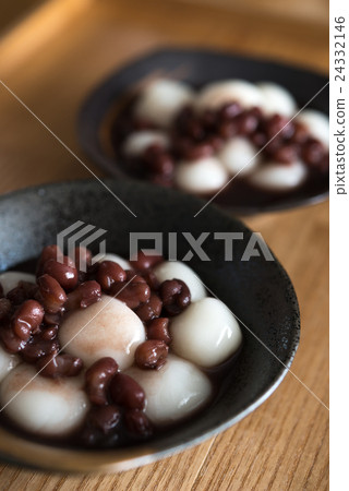 White rice dumplings 24332146