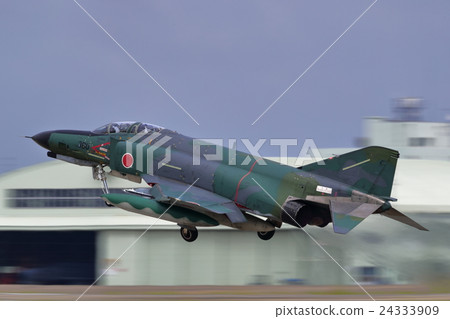 空中自衛隊戰鬥機起飛RF-4 EJ 24333909