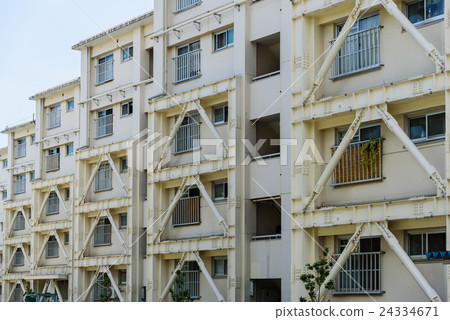 Earthquake-resistant reinforced housing complex 24334671