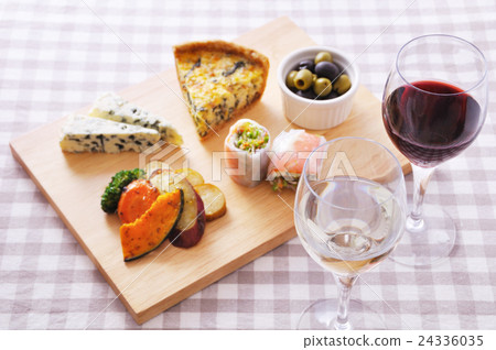 Wine and hors d'oeuvres 24336035