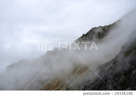 Longitudinal run from Sukodake to Hakuba Yagetake [Hakuba Miyama] 24336190
