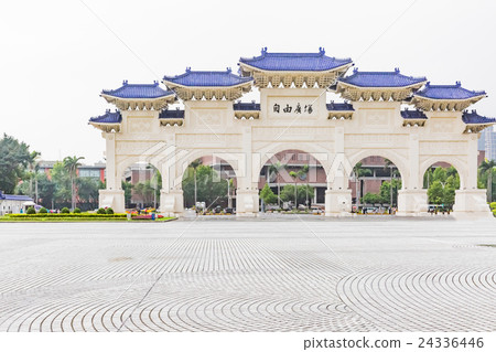 Freedom square gate 24336446