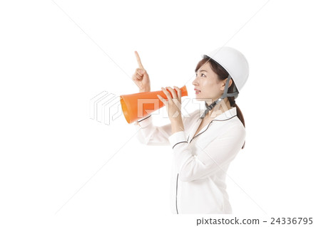 有盔甲和擴音機的一位小姐 24336795