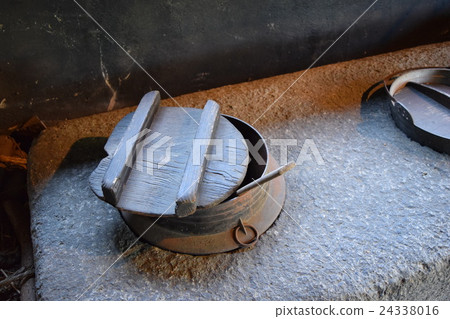 Kamado (old-fashioned cooking equipment) Retro image Kamado (old-fashioned cooking equipment) Retro image 24338016