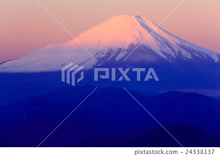 從Tanzawa·Tonodake看到的晨光的富士 24338137