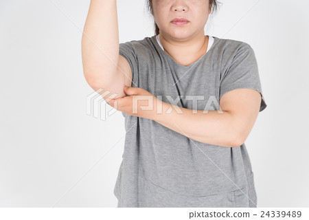 A fat woman who is concerned about his upper arms 24339489