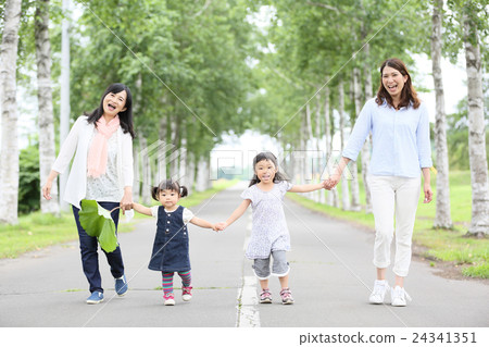 女性三代家庭 女性三代家庭 24341351