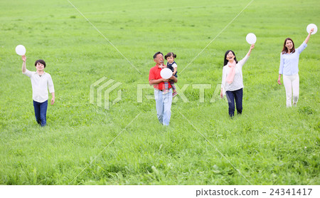 Three generation family Three generation family 24341417