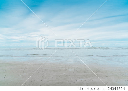 sea and cloudy sky sea and cloudy sky 24343224