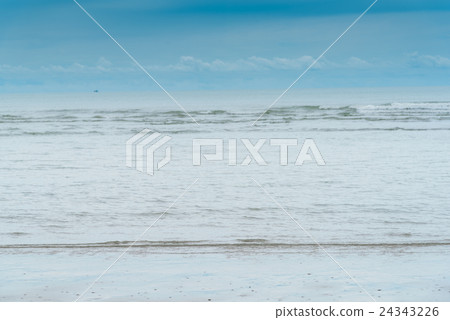 sea and cloudy sky 24343226
