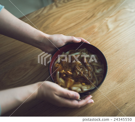 Curry udon  24345550