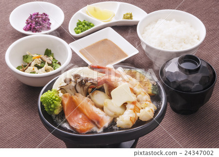 Hot grilled seafood, ceramic grill cuisine, seafood cuisine, image material Hot grilled seafood, ceramic grill cuisine, seafood cuisine, image material 24347002