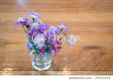 Empty cafe tables and chairs 24351018