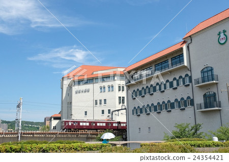 寶塚大劇院和阪急列車 24354421