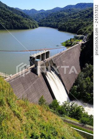 金山大壩的颱風遍布，目前正在釋放。 24357832