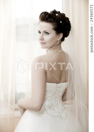 fiancee 24360571