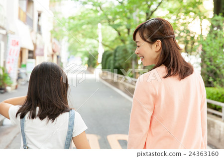 Mother and daughter going out 24363160