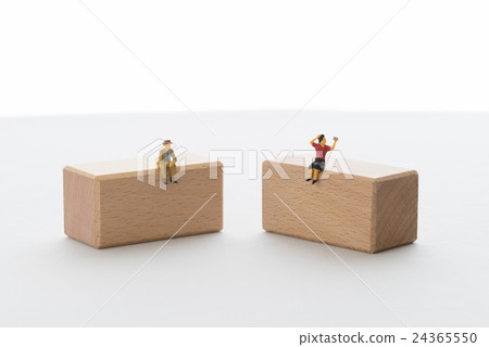 老年人和年輕人 老年人和年輕人 24365550