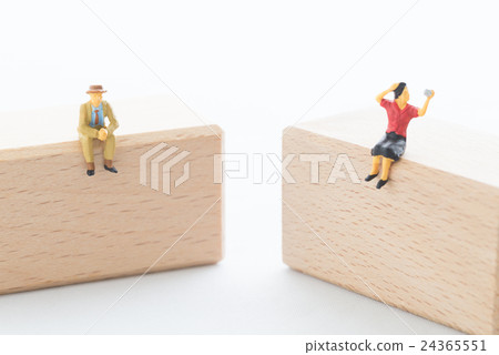 老年人和年輕人 24365551