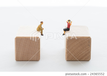 老年人和年輕人 老年人和年輕人 24365552