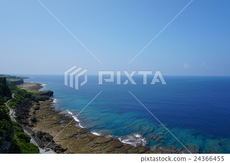 我從Ie島北部的觀景台往下看。即沖繩縣的村莊 24366455