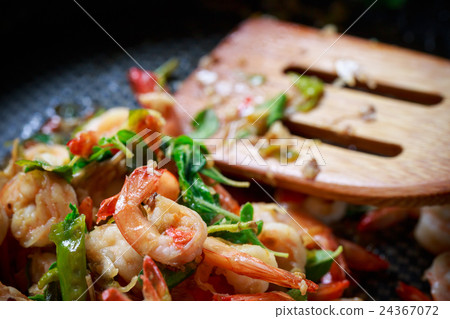 close up prawns spicy with hot basin close up prawns spicy with hot basin 24367072