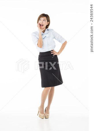 Women in their late twenties 24369544