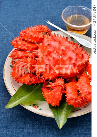 Boiled Hanasaki crab from Hokkaido (Hanasakaga to). Served with crab vinegar. Boiled Hanasaki crab from Hokkaido (Hanasakaga to). Served with crab vinegar. 24375847
