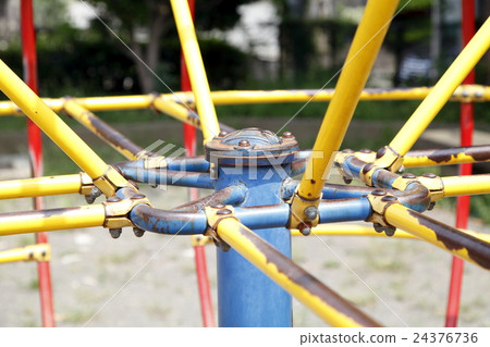 叢林健身房：公園裡的遊樂場設備 24376736