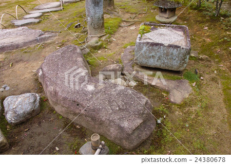 Katsura Rikyu Double Masonry hand bowl and Moon stone Katsura Rikyu Double Masonry hand bowl and Moon stone 24380678
