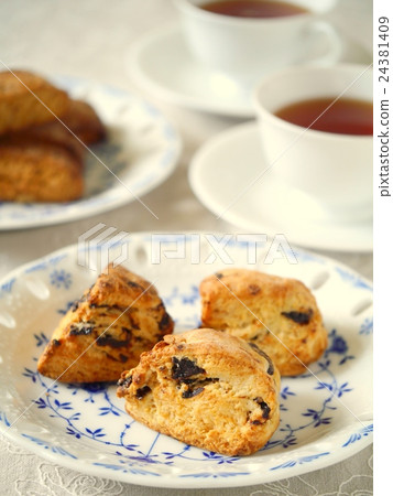 在Prune烤餅的茶時間 在Prune烤餅的茶時間 24381409