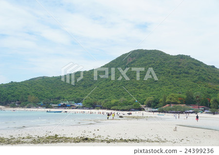 Tien Beach of Ko Lan, Thailan (Thien Beach of Lan Island, Thailand) Tien Beach of Ko Lan, Thailan (Thien Beach of Lan Island, Thailand) 24399236