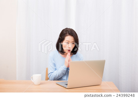 女人個人電腦圖像 女人個人電腦圖像 24399248